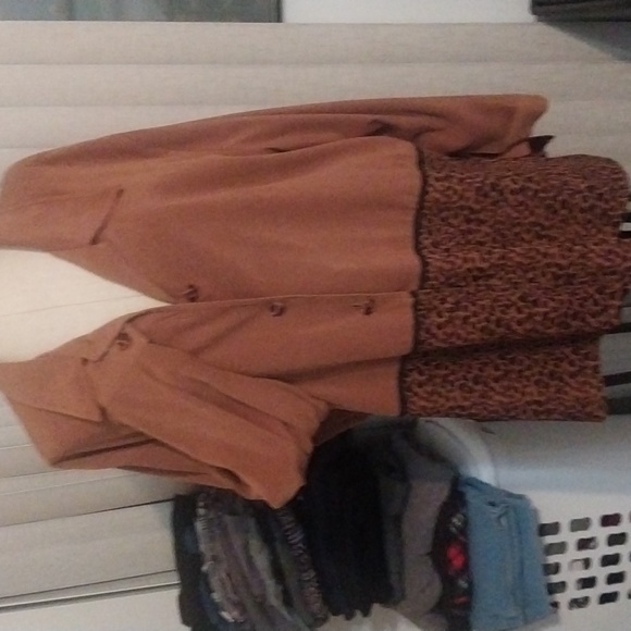 Leopard & microfiber top or jacket - Picture 6 of 10